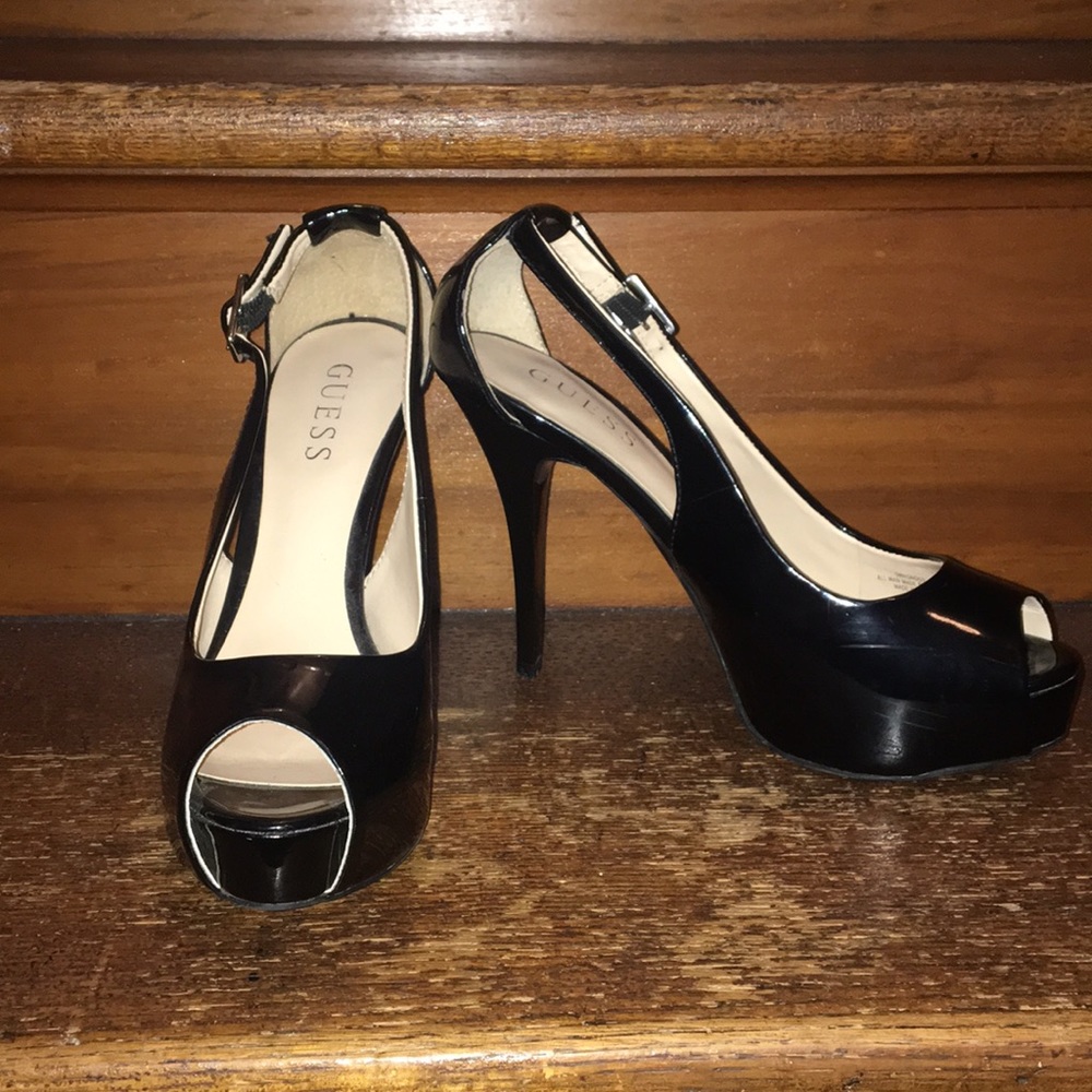 Guess peep toe heel euc